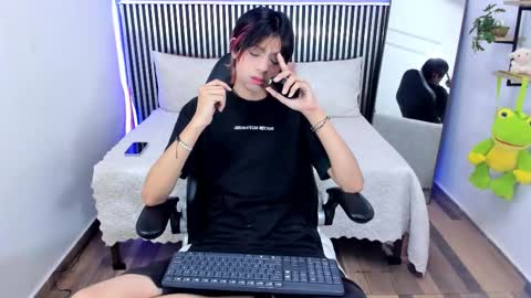 D A N online show from September 15, 2025, 1:44 pm