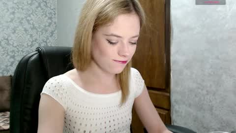 Snapshot of dana_smilex chatting on May 5, 2026, 7:33 pm Dana SmileX online show from May 5, 2026, 7:33 pm