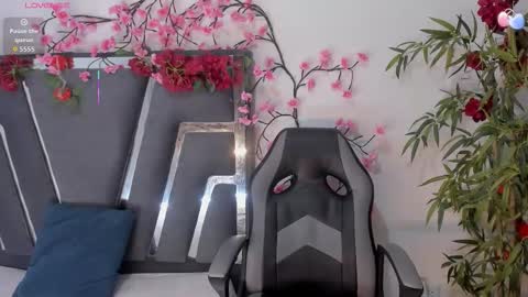 Danfne Torres online show from November 7, 2025, 7:58 pm