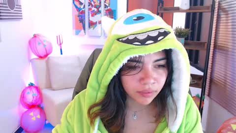 Veronica online show from November 1, 2025, 8:05 am