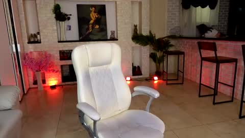 dani_kittys online show from April 23, 2026, 7:52 am