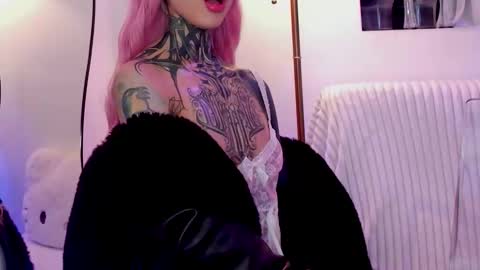 Dani online show from December 4, 2025, 11:46 pm