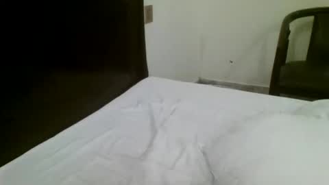 Decuta White online show from December 5, 2025, 6:37 pm