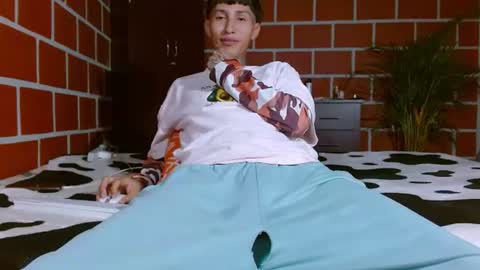 Snapshot of daniel_deluxx chatting on June 16, 2026, 3:31 am daniel_deluxx online show from June 16, 2026, 3:31 am