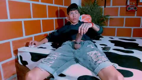 daniel_deluxx online show from June 25, 2026, 5:12 am