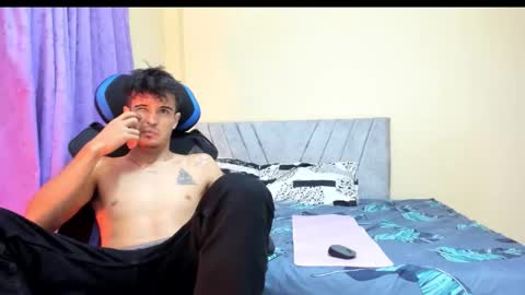 daniel_velez26 online show from November 13, 2025, 4:39 pm