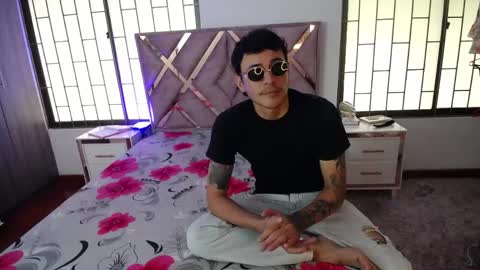 daniel_velez26 online show from May 12, 2026, 1:41 pm