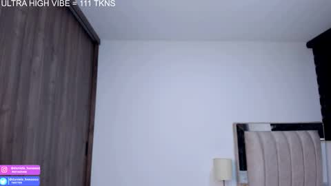  independent model   online show from September 28, 2025, 3:45 am