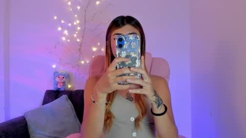 Dani Saenz online show from April 20, 2026, 10:33 pm