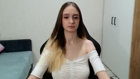 Daniella Martin online show from December 4, 2024, 12:30 am