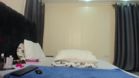 Snapshot of danielle_rock chatting on February 19, 2025, 3:28 am danielle_rock online show from February 19, 2025, 3:28 am