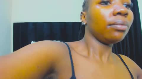 Snapshot of danielle_rock chatting on November 21, 2025, 11:42 am danielle_rock online show from November 21, 2025, 11:42 am