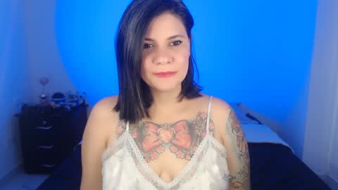 daniellerain online show from February 2, 2025, 10:39 pm