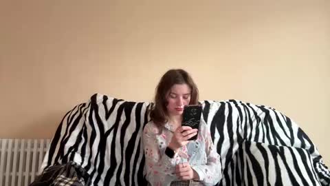 Mia online show from November 26, 2025, 7:31 am