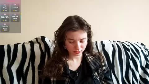 Snapshot of daniellevaulet chatting on December 17, 2025, 8:42 am Mia online show from December 17, 2025, 8:42 am