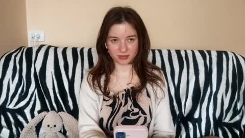 Mia online show from April 9, 2026, 3:17 pm