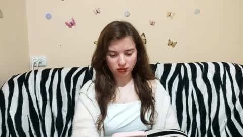 Snapshot of daniellevaulet chatting on April 29, 2026, 5:30 pm Mia online show from April 29, 2026, 5:30 pm