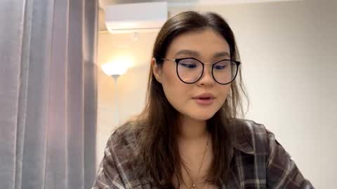 Luna  online show from November 18, 2025, 7:24 am