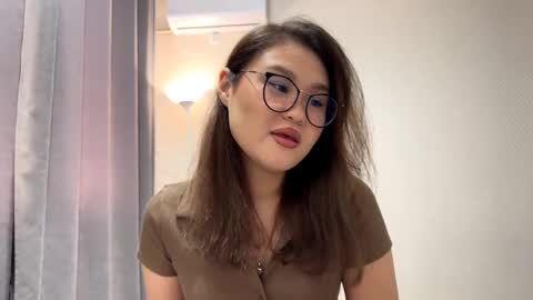 Luna  online show from November 23, 2025, 8:36 am