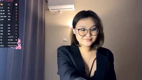 Luna  online show from December 1, 2025, 10:26 pm