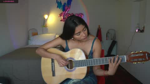 danalle .. online show from December 24, 2024, 1:28 pm