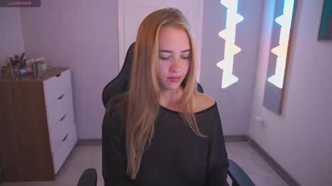 Hi my name is Anna. Please say hello I like to chat with you. If u have request use Tip option .Thank you online show from November 10, 2025, 12:31 am