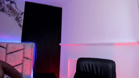 Dani Phonenix online show from October 24, 2025, 7:32 pm