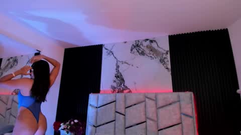 Dani Phonenix online show from October 25, 2025, 7:30 pm