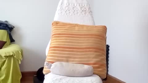 daniroca8 online show from October 26, 2025, 2:34 pm