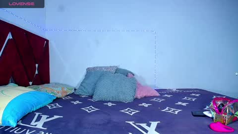 danisabrownn online show from December 13, 2024, 1:33 pm