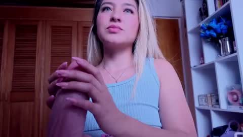 Snapshot of danmsel chatting on July 30, 2026, 3:44 pm Pau online show from July 30, 2026, 3:44 pm