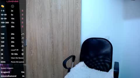 Snapshot of danna__ross chatting on March 19, 2026, 3:43 am Danna Ross online show from March 19, 2026, 3:43 am