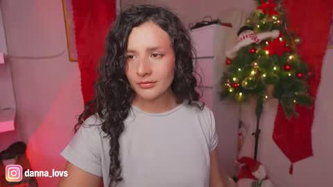 Danna Lovs online show from December 4, 2025, 7:11 pm