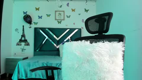 Danna martinezz online show from February 10, 2025, 6:13 pm