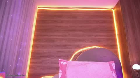 Danna Berlin  online show from February 25, 2026, 7:34 pm