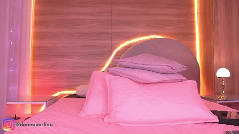 Danna Berlin  online show from April 21, 2026, 1:42 am