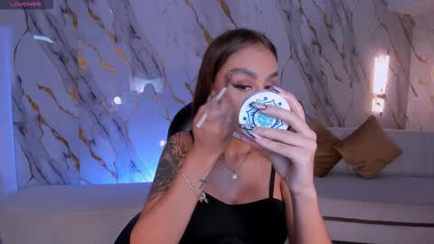 Danna Cruz  online show from November 14, 2025, 7:23 pm