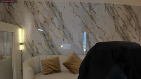 Danna Cruz  online show from January 5, 2026, 7:17 pm