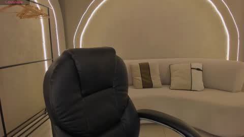 Danna Cruz  online show from April 23, 2026, 7:27 pm