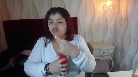 Danna Garza online show from December 1, 2025, 4:28 am