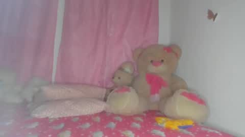 Danna Sofia jeins online show from September 29, 2025, 12:21 pm