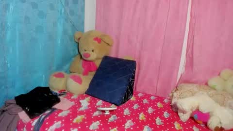 Danna Sofia jeins online show from December 17, 2025, 1:17 pm