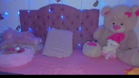 Danna Sofia jeins online show from April 19, 2026, 6:10 pm