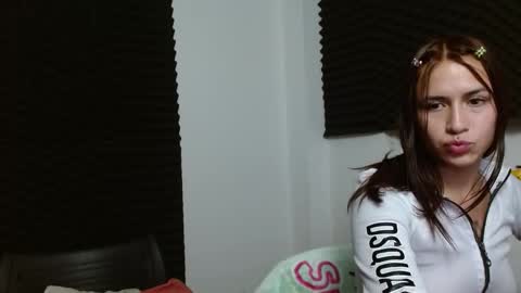 dannamomcerrat online show from December 20, 2024, 5:25 am