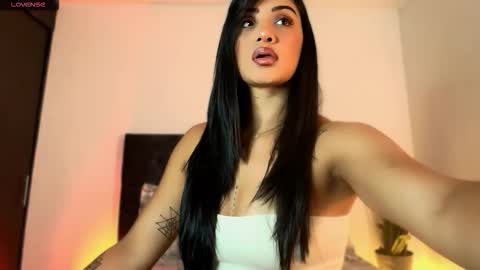 Danna Wells online show from November 4, 2025, 1:59 am