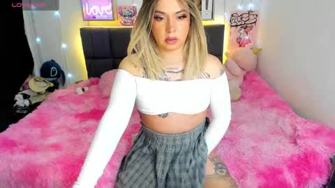 dannia_13 online show from November 9, 2025, 2:21 am