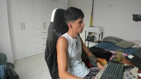 X Dante7373574 online show from April 22, 2026, 9:27 pm