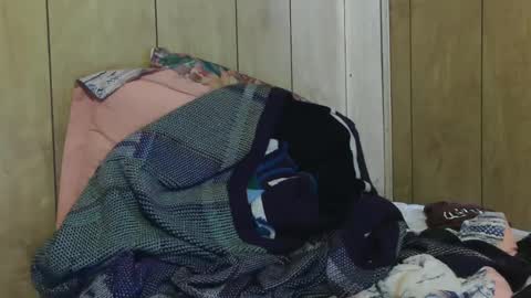 dantehot82 online show from January 3, 2025, 9:05 pm