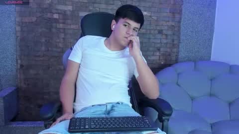 dantestone1 online show from November 25, 2025, 7:58 pm