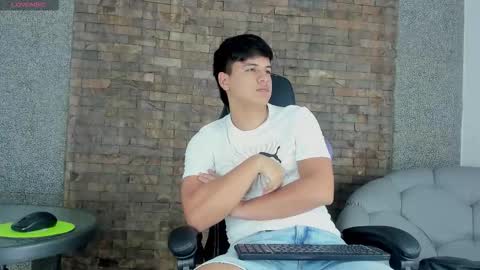 dantestone1 online show from November 26, 2025, 11:44 am